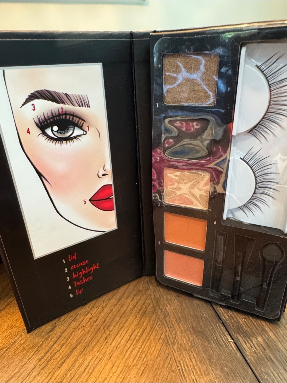 Ardell Peach & Bronze Eyeshadow + Lashes Palette